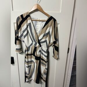 Trina Turk Geometric Print 3/4 sleeve 💯 Silk mid length Dress